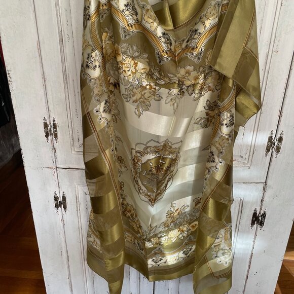 Women's Large 40' Square Scarf w/ Gold and White Baroque Floral Pattern - Picture 11 of 14